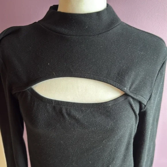 Gap GAP Black Cut Out Long Sleeve Top blouse Short size large - Picture 3 of 5